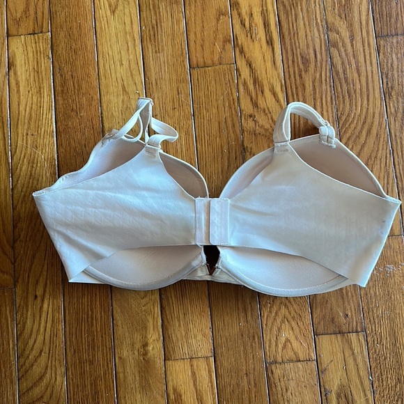 Victoria’s Secret push up 36DD - Picture 3 of 4